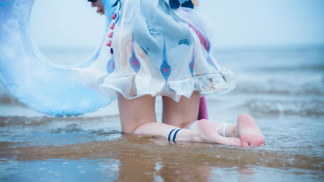 Seele麦麦 希儿彼岸浪花cos（海滩）-erohere22.webp
