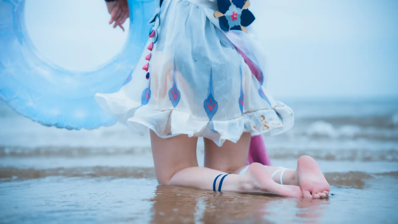 Seele麦麦 希儿彼岸浪花cos（海滩）-erohere23.webp
