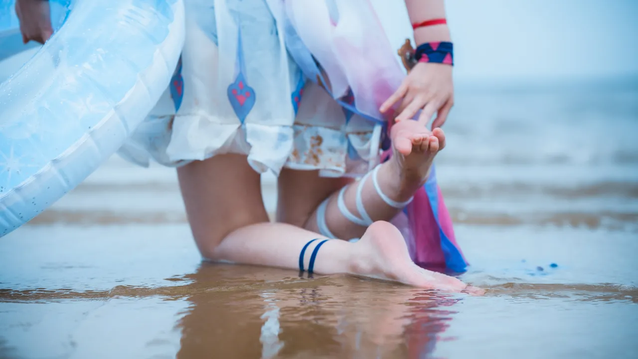 Seele麦麦 希儿彼岸浪花cos（海滩）-erohere49.webp