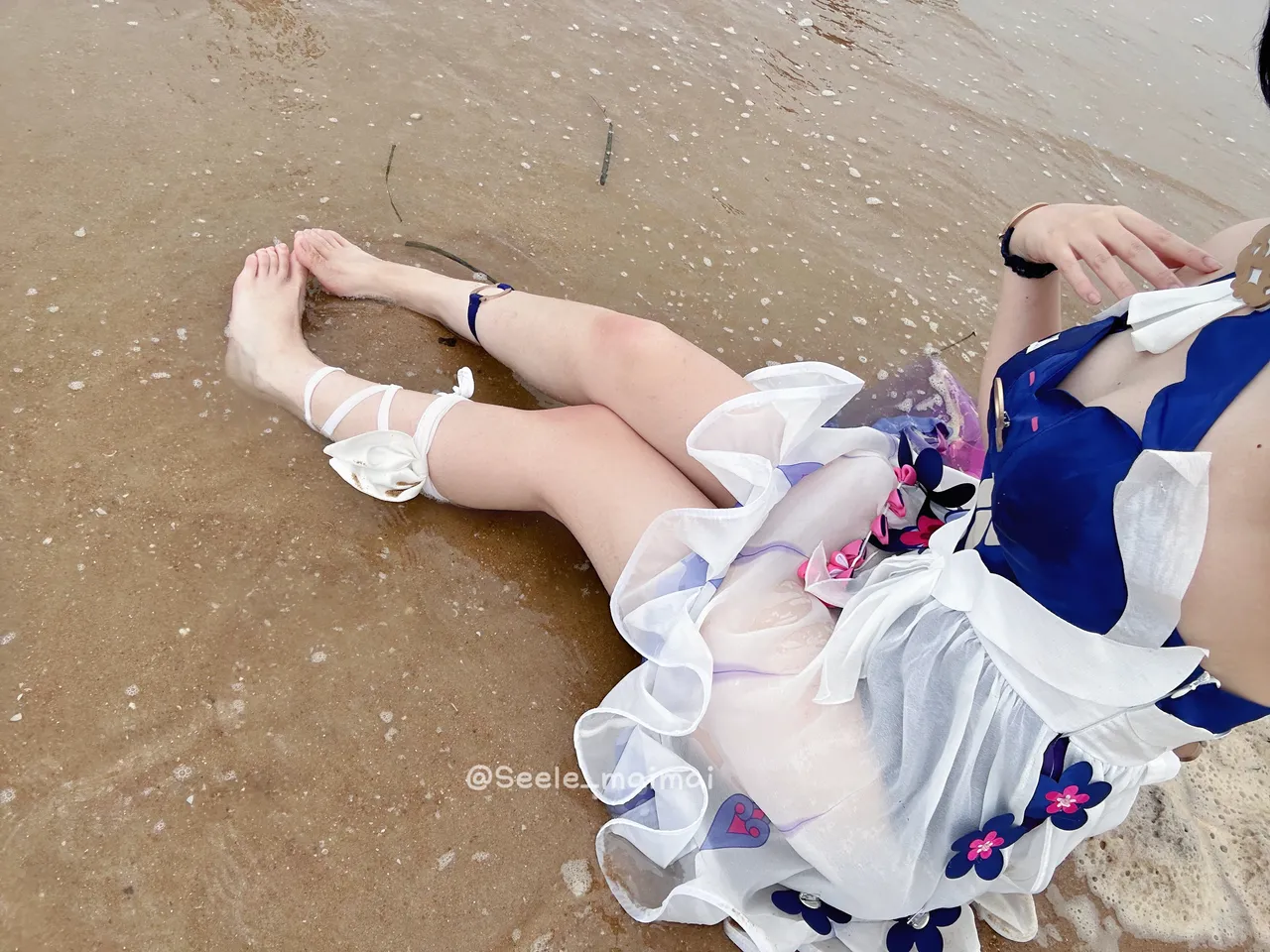 Seele麦麦 希儿彼岸浪花cos（海滩）-erohere59.webp