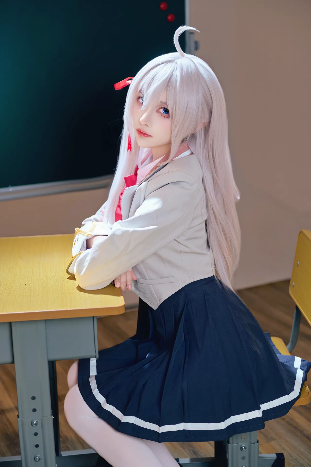 Shika小鹿鹿 - 不时轻声地以俄语遮羞的邻座艾莉同学 艾莉同学-erohere14.webp