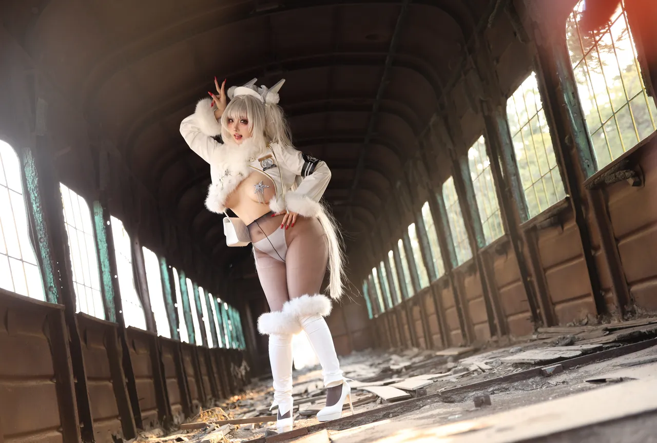 Soso嗖嗖 - White Rabbit Train Outdoor — Photo 4