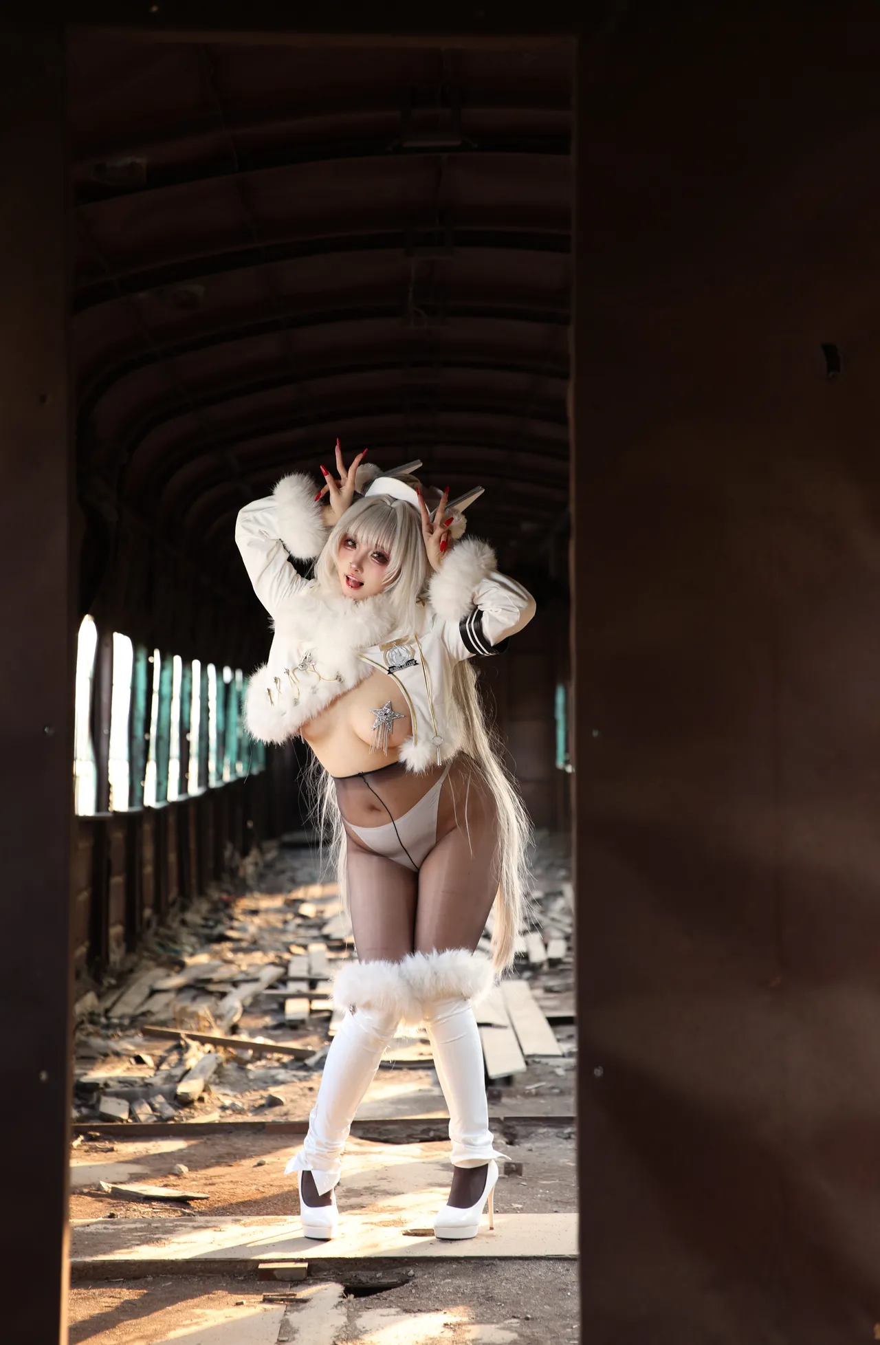 Soso嗖嗖 - White Rabbit Train Outdoor — Photo 8