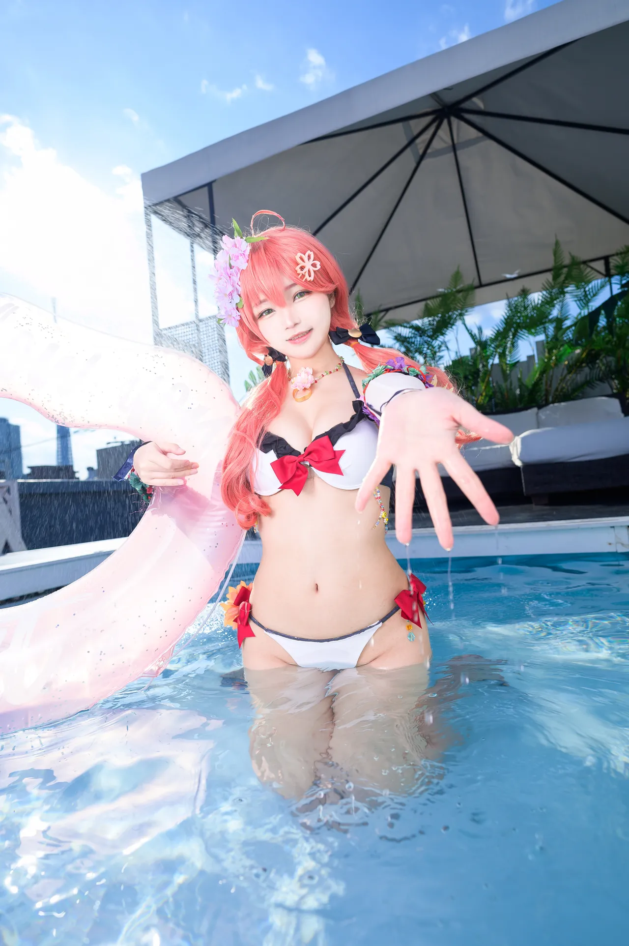 Takanashi Hanari - Miko bikini-erohere3.webp