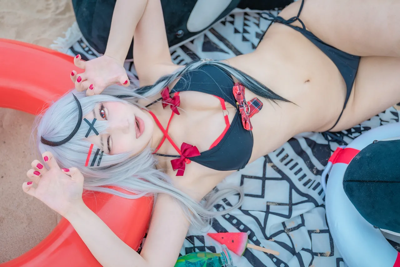 Takanashi Hanari - Sakamata Chloe bikini-erohere14.webp