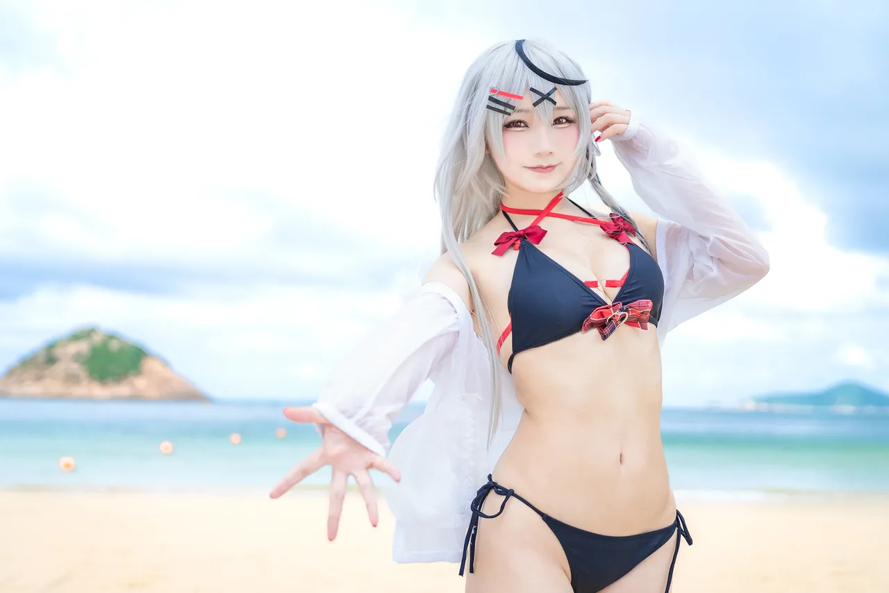 Takanashi Hanari - Sakamata Chloe bikini-erohere3.webp
