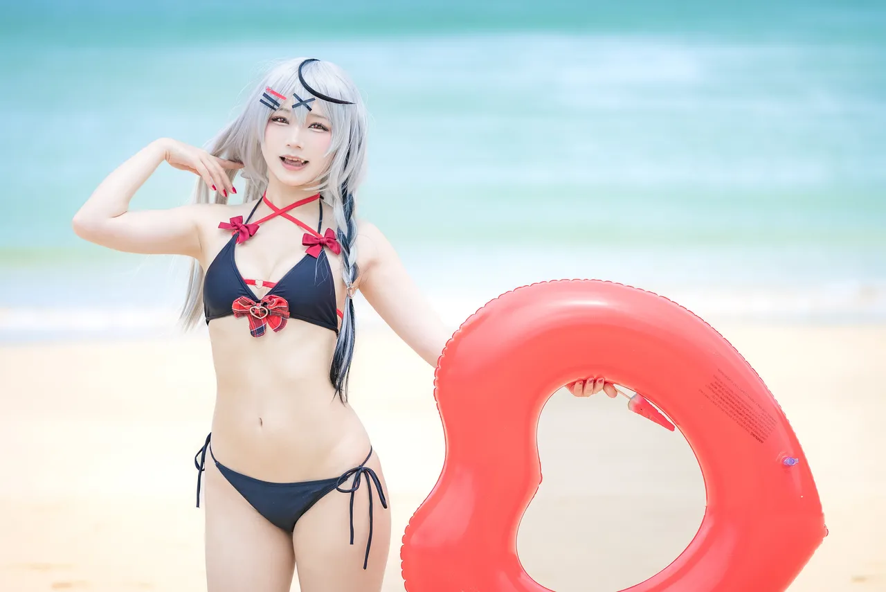 Takanashi Hanari - Sakamata Chloe bikini-erohere5.webp
