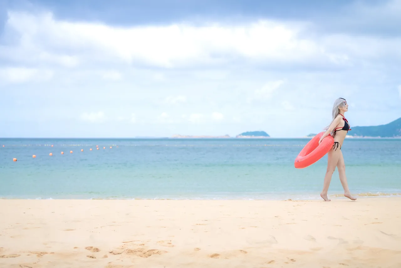 Takanashi Hanari - Sakamata Chloe bikini-erohere6.webp