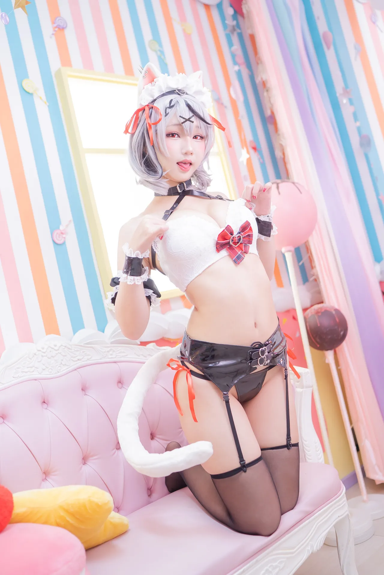 Takanashi Hanari - Sakamata Chloe maid-erohere10.webp