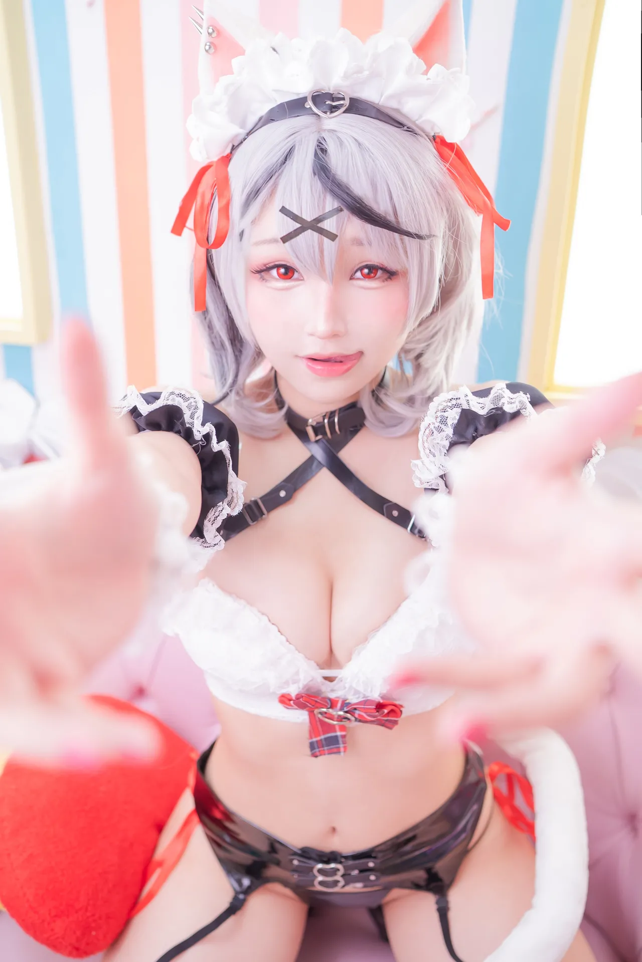 Takanashi Hanari - Sakamata Chloe maid-erohere5.webp