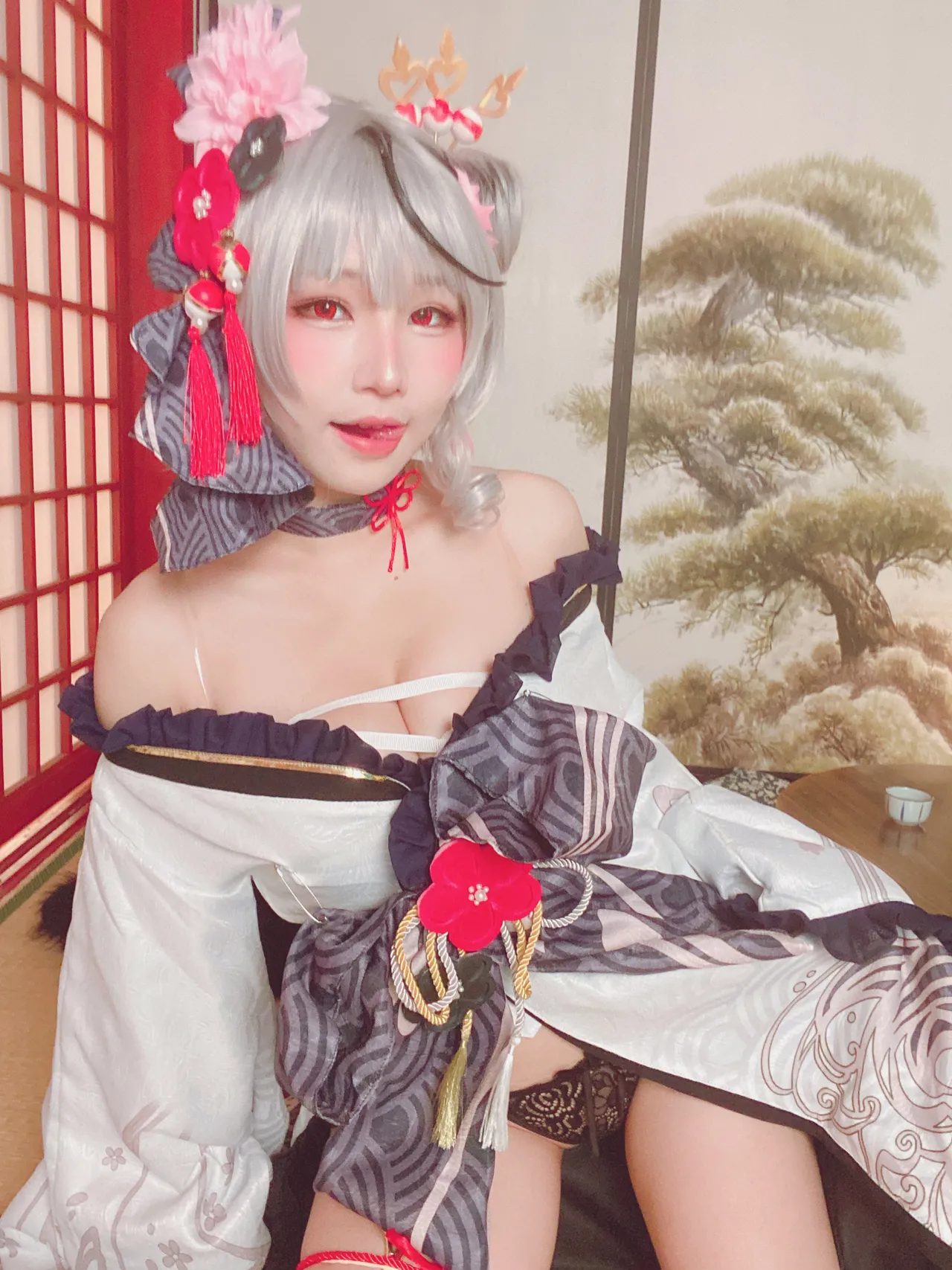 Takanashi Hanari - Sakamata Chloe yukata-erohere26.webp