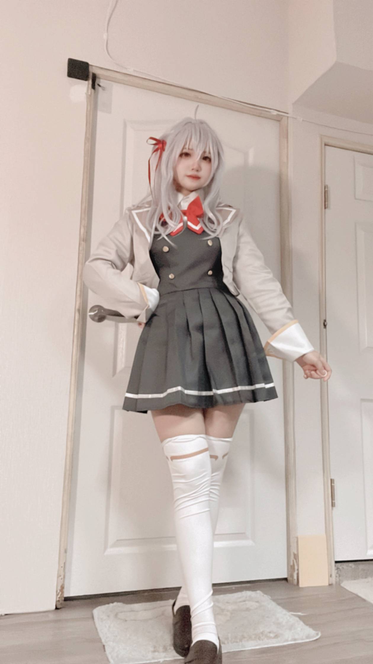 Tako 不時輕聲地以俄語遮羞的鄰座艾莉同學♡ ئاليا