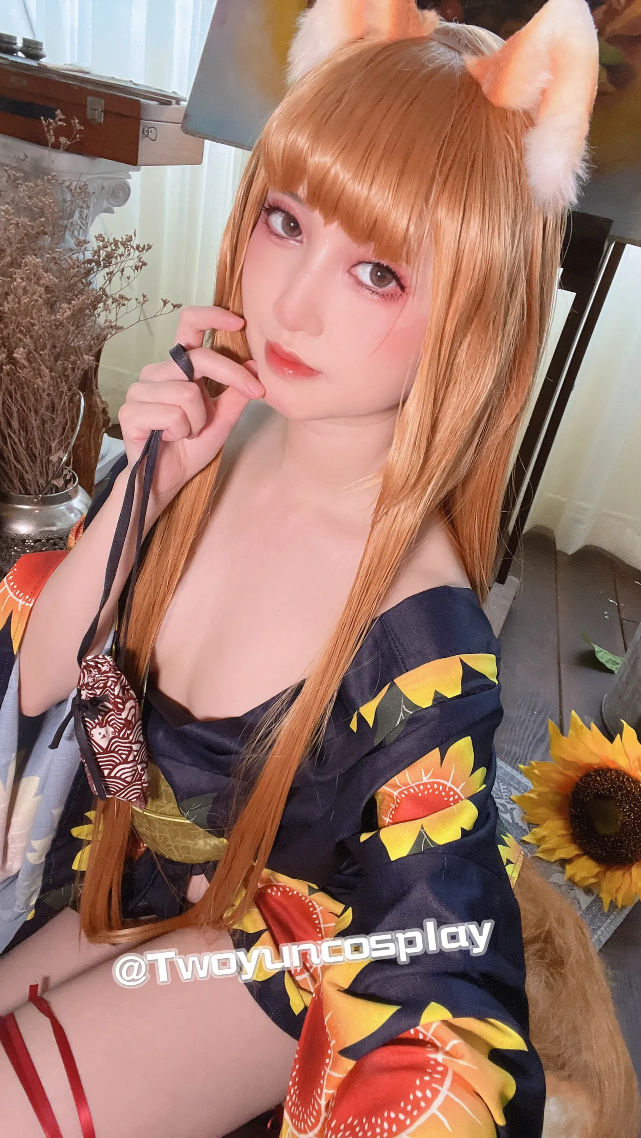 Twoyun - Holo-erohere11.webp