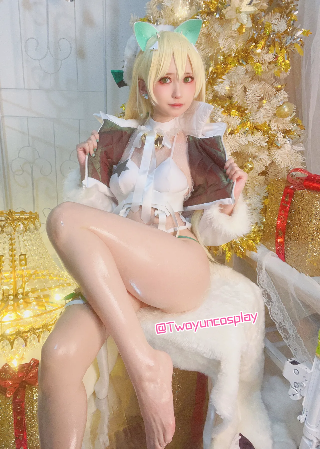 Twoyun cosplay  NIKKE Christmas Rupee-erohere11.webp