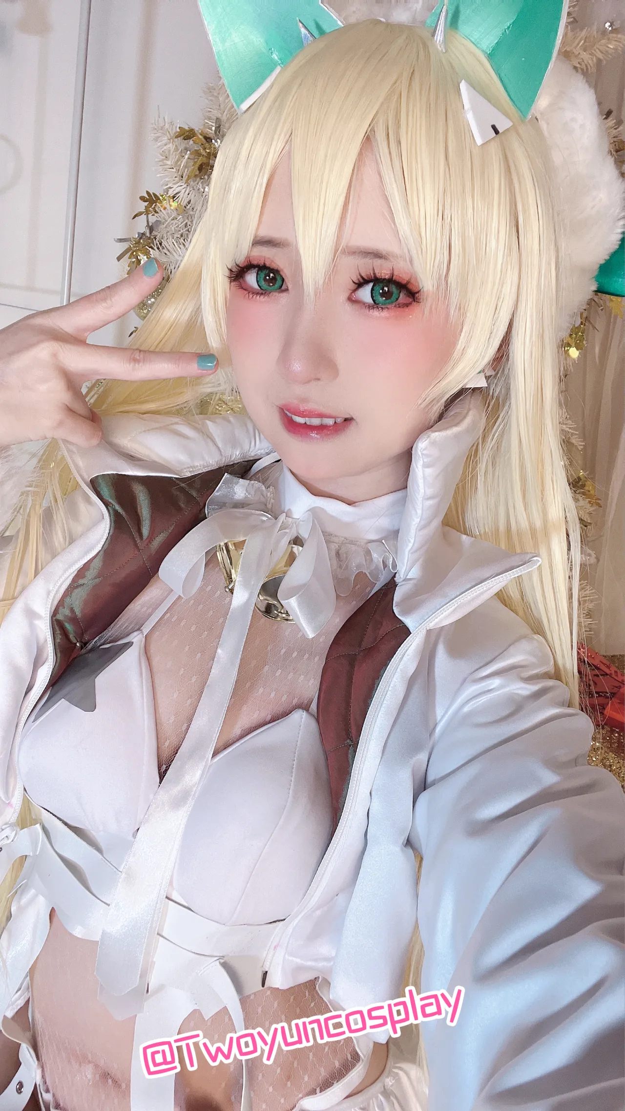 Twoyun cosplay  NIKKE Christmas Rupee-erohere7.webp