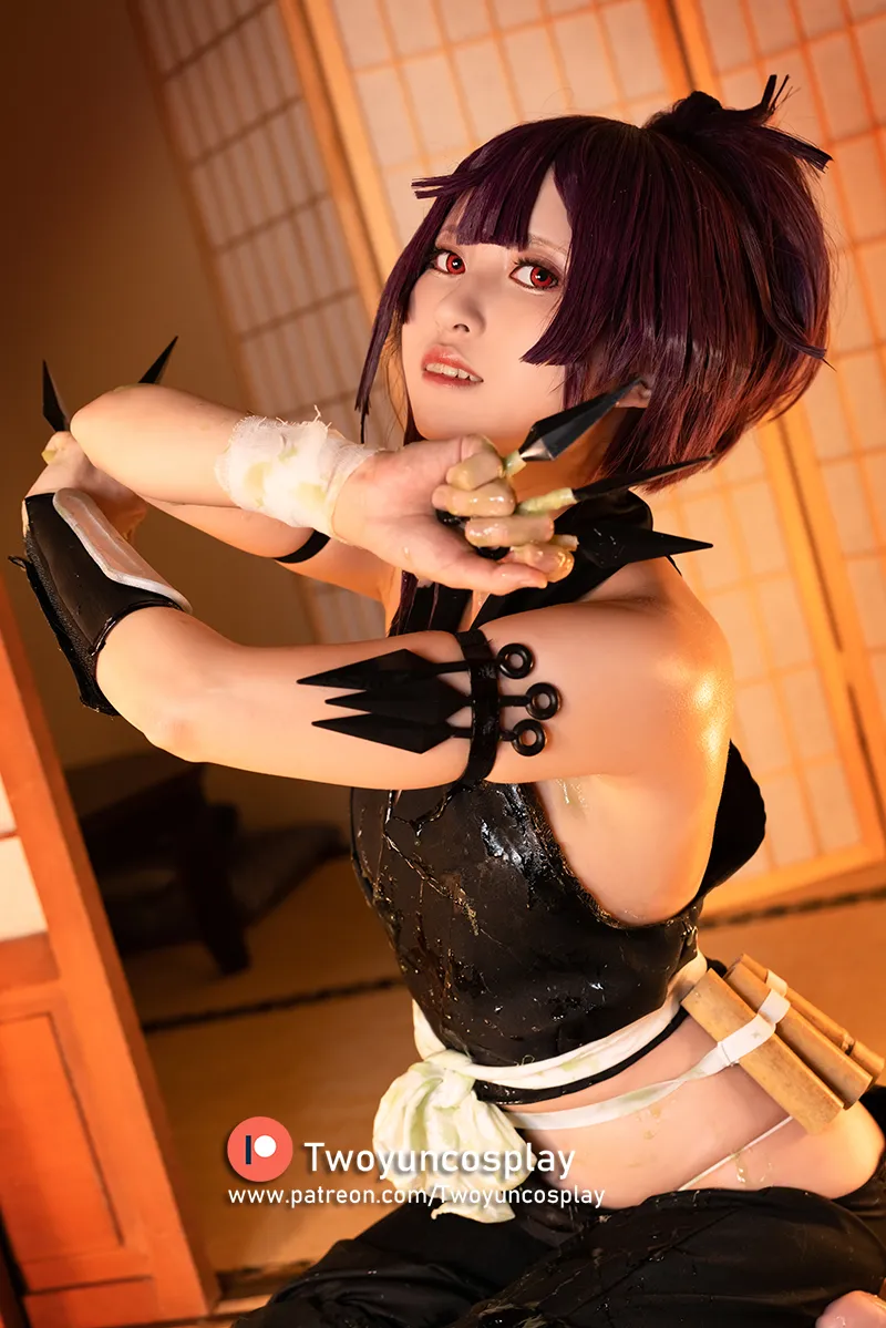 Twoyun - Yuzuriha-erohere3.webp