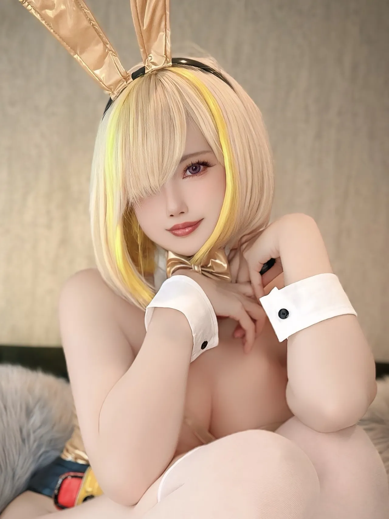 Uri - Bunny Elegg-erohere10.webp