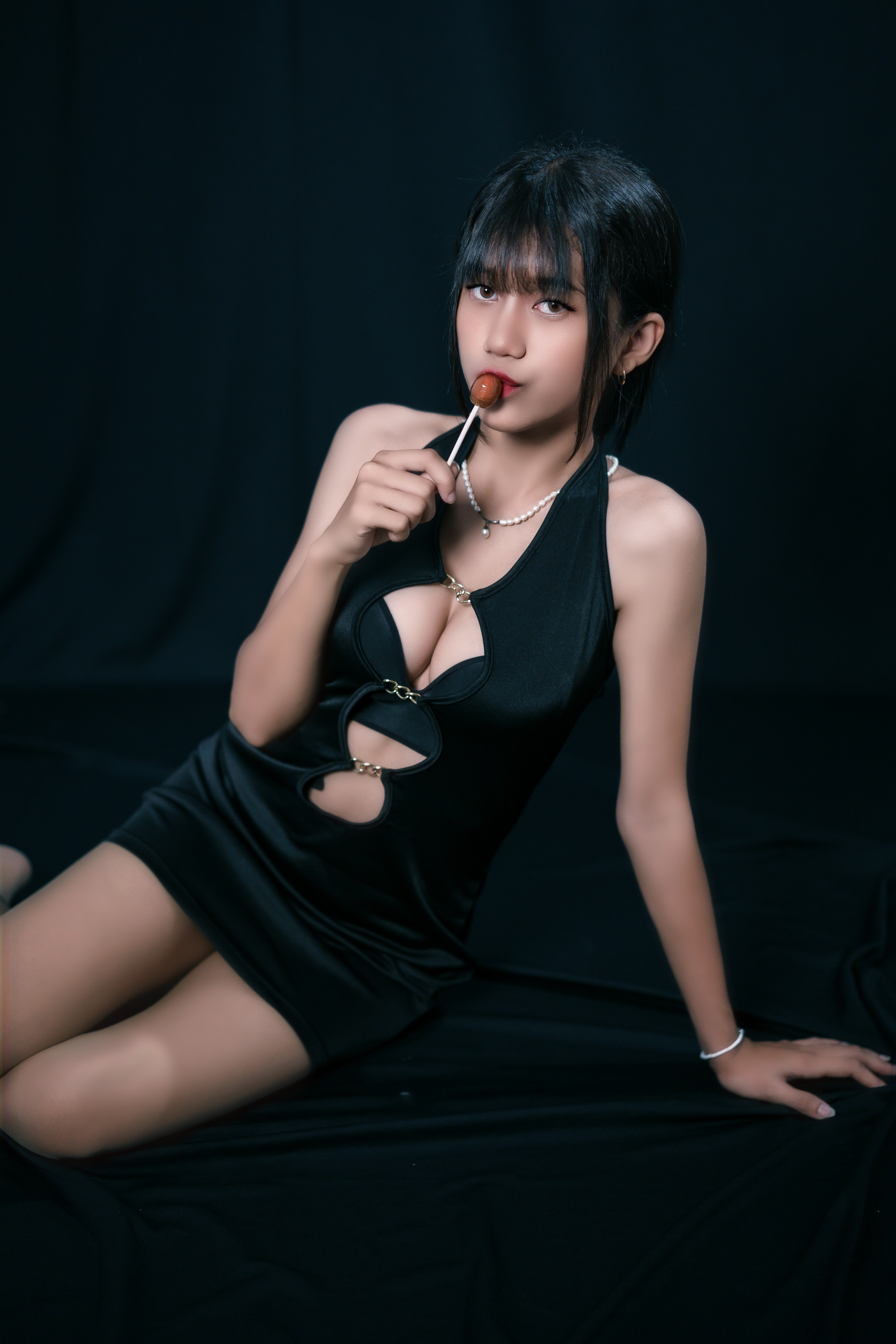 Vi - Black Dress erohere (9).jpg