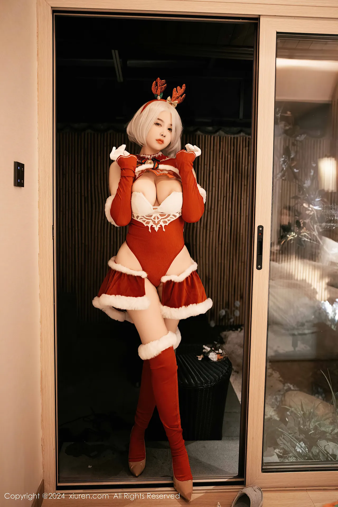 Xiuren秀人网 樱桃小犊子 Yorha 2B Chrismast-erohere3.webp