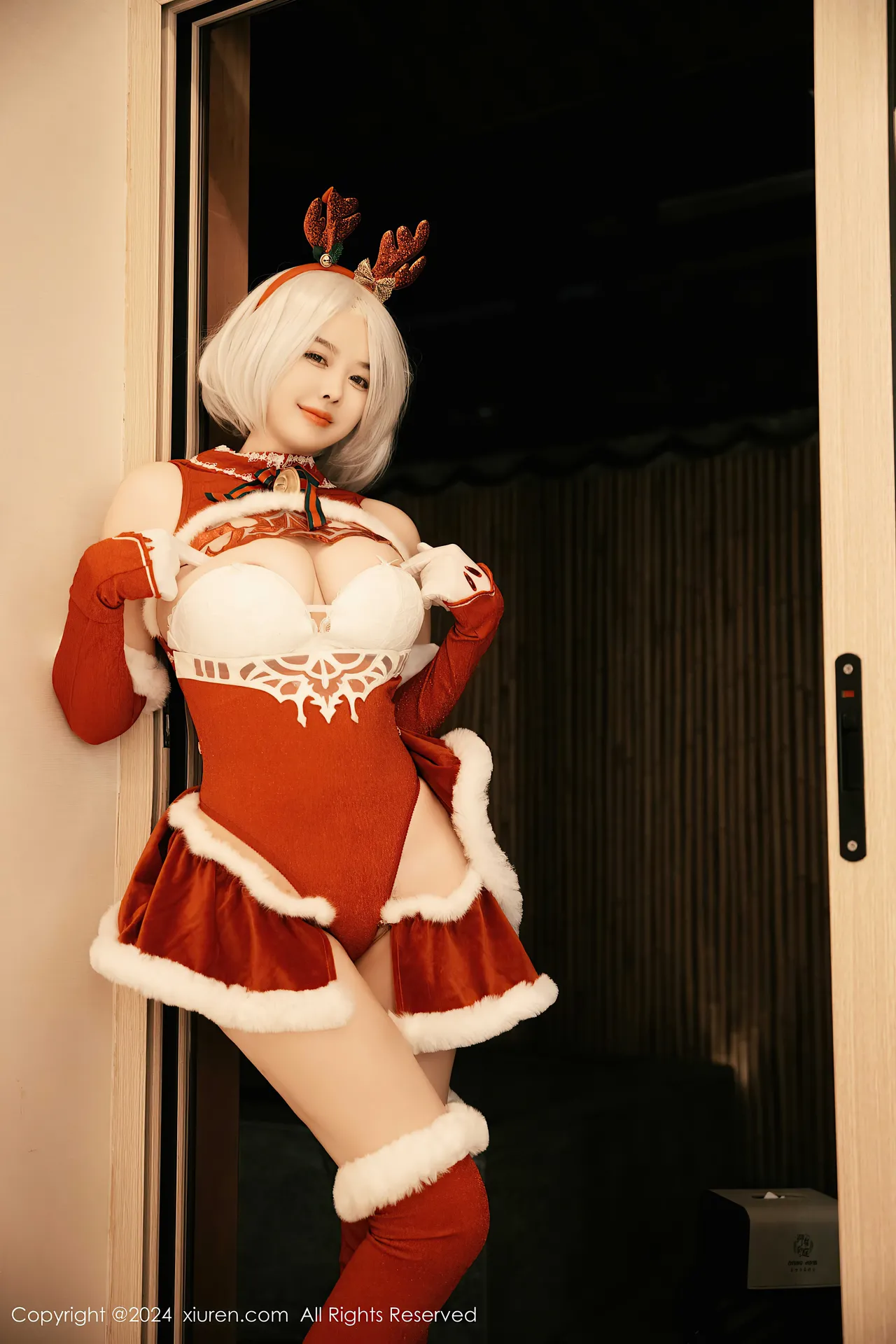Xiuren秀人网 樱桃小犊子 Yorha 2B Chrismast-erohere9.webp