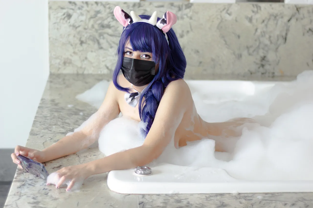 Yaeuwu Raiden Bikini Cosplay-erohere28.webp