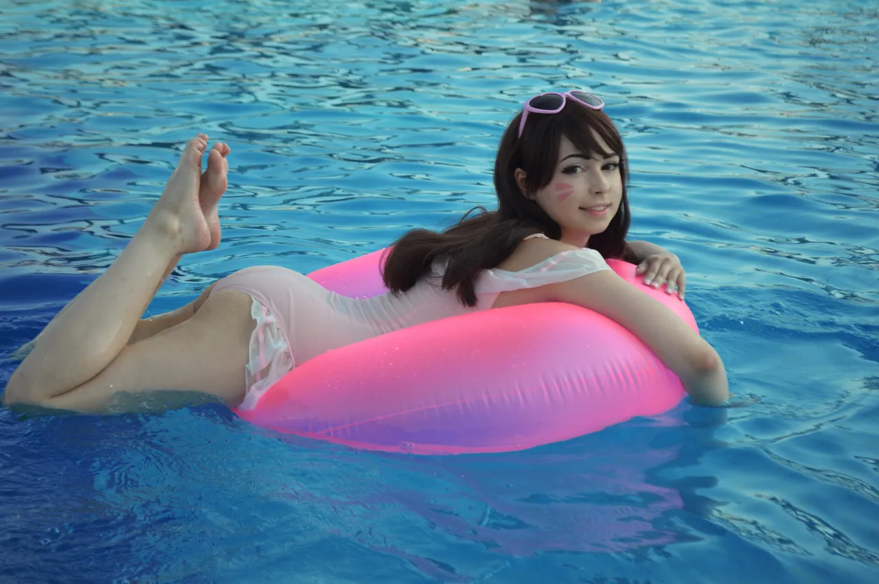 Yoshinobi - D.Va bikini-erohere6.webp