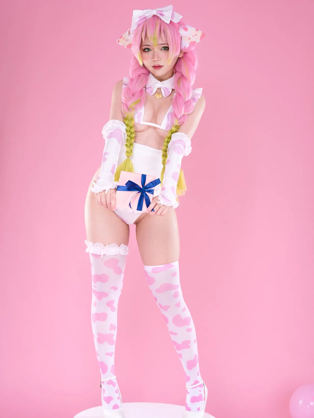 ZinieQ - Mitsuri Maid-erohere4.webp