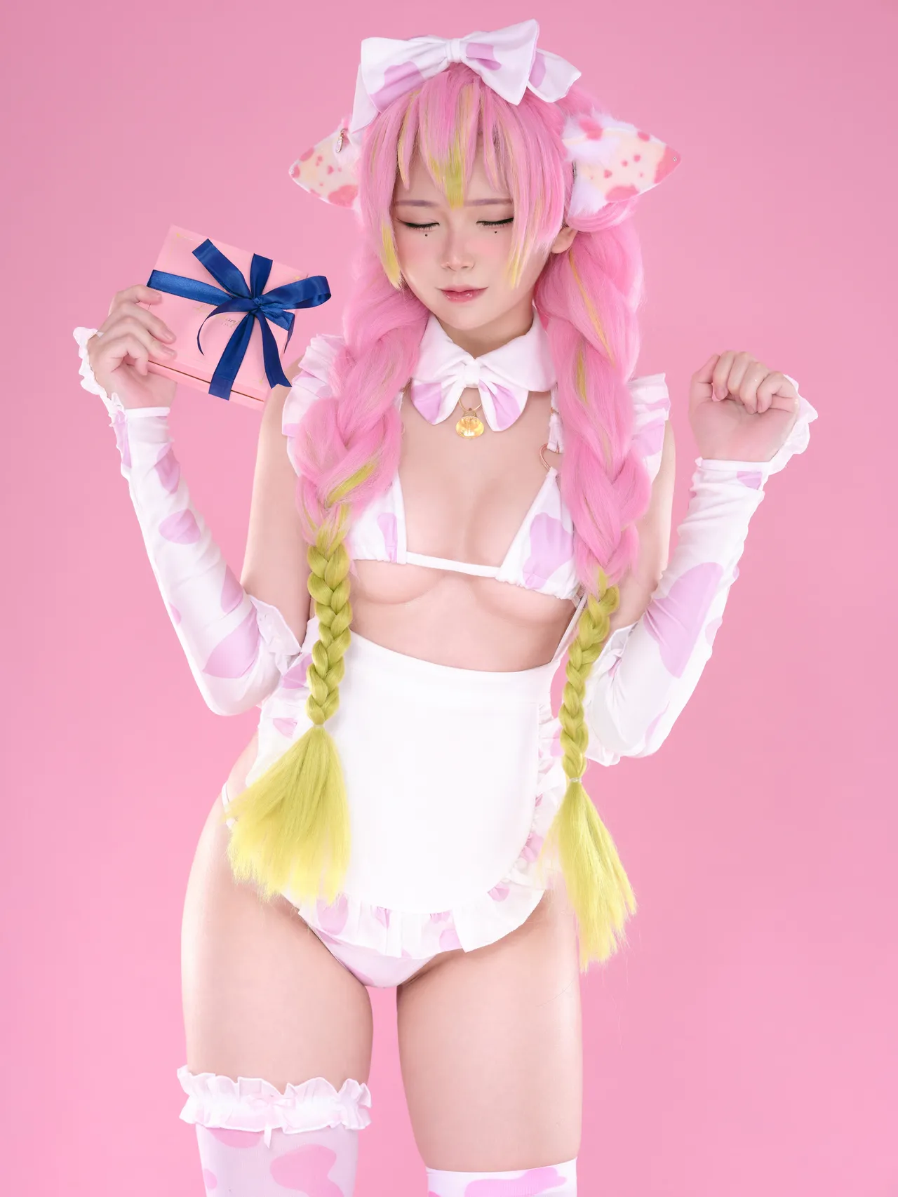 ZinieQ - Mitsuri Maid-erohere5.webp