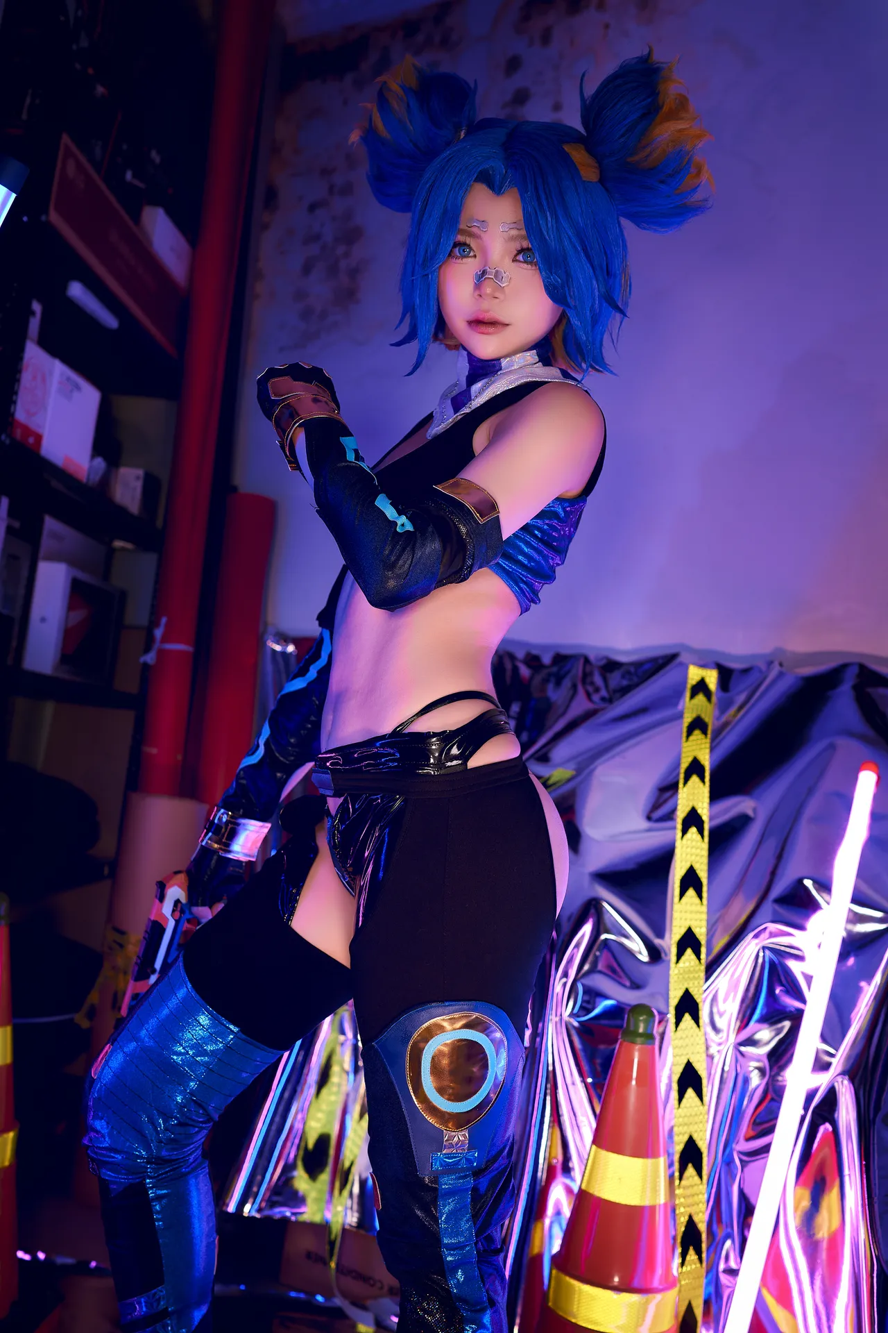 ZinieQ - Neon-erohere2.webp