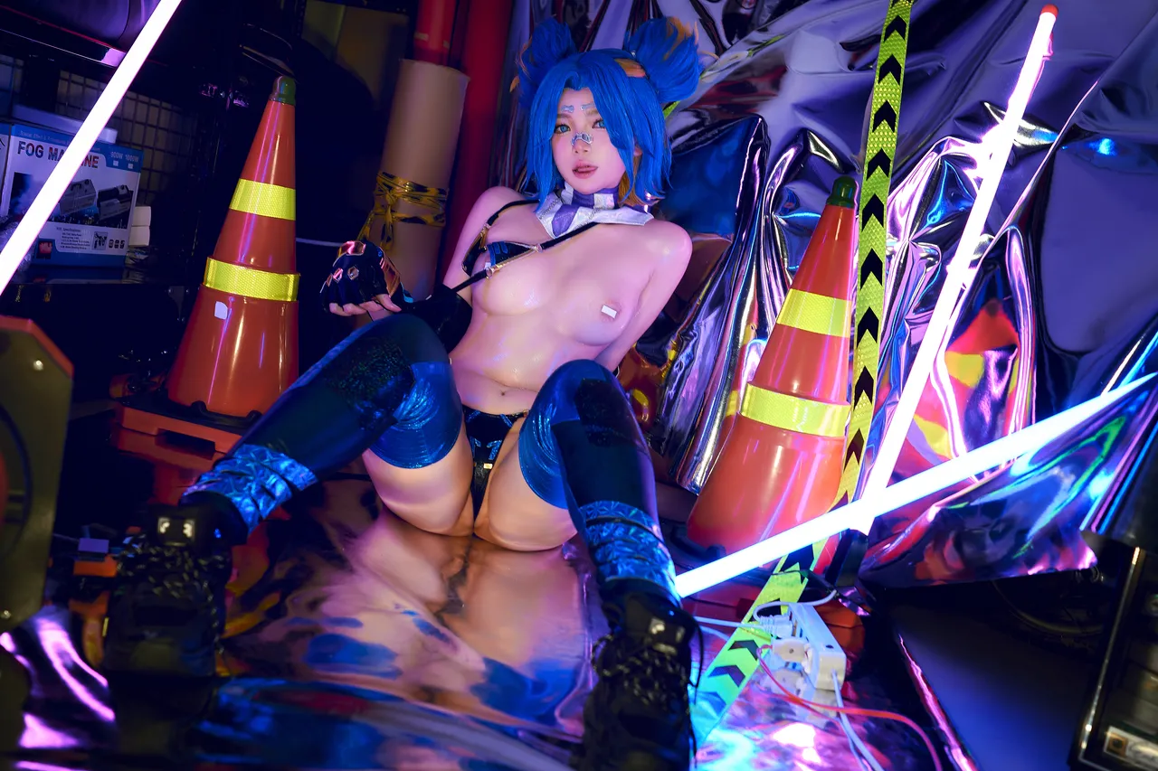 ZinieQ - Neon-erohere27.webp
