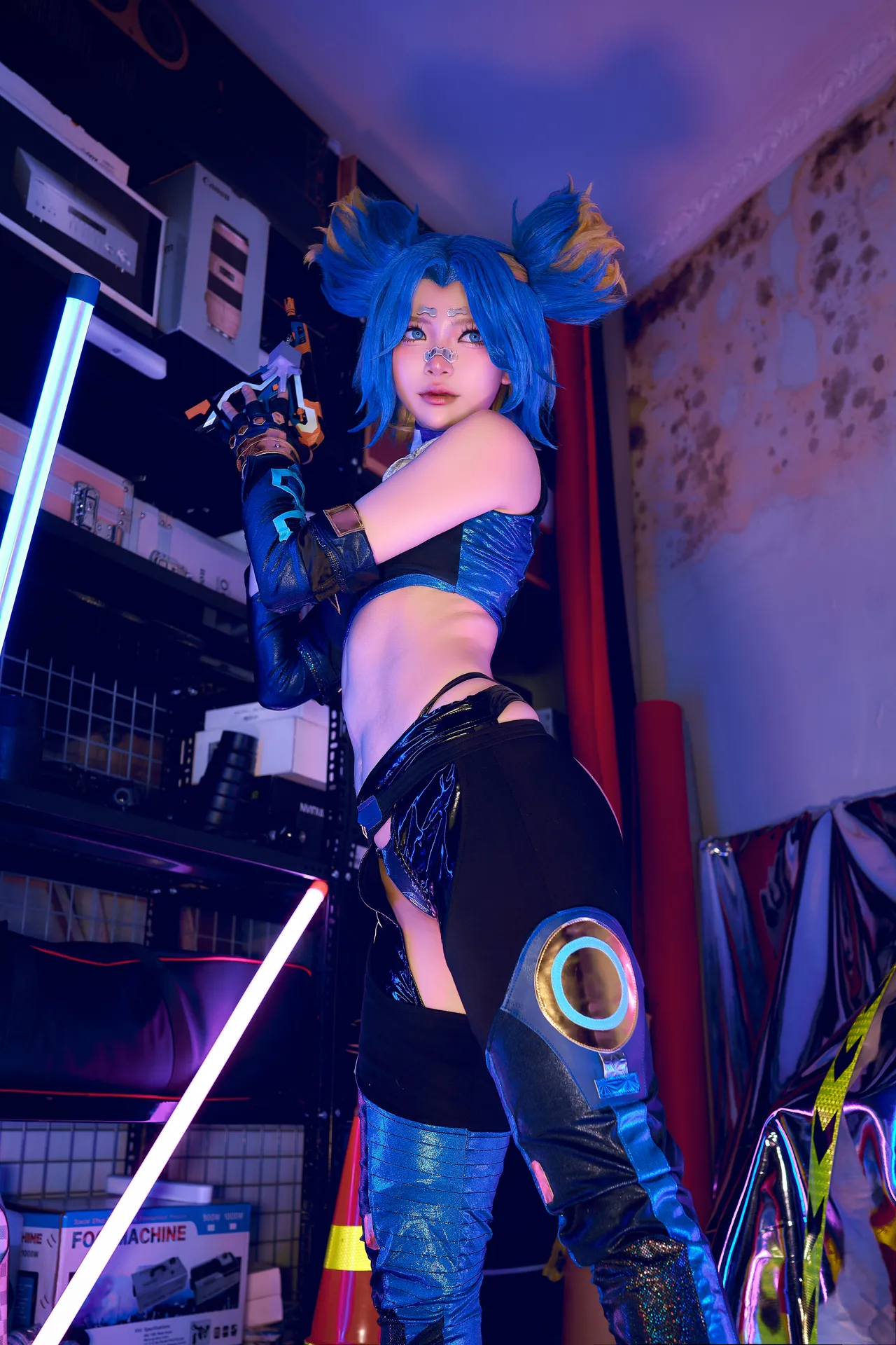 ZinieQ - Neon-erohere3.webp