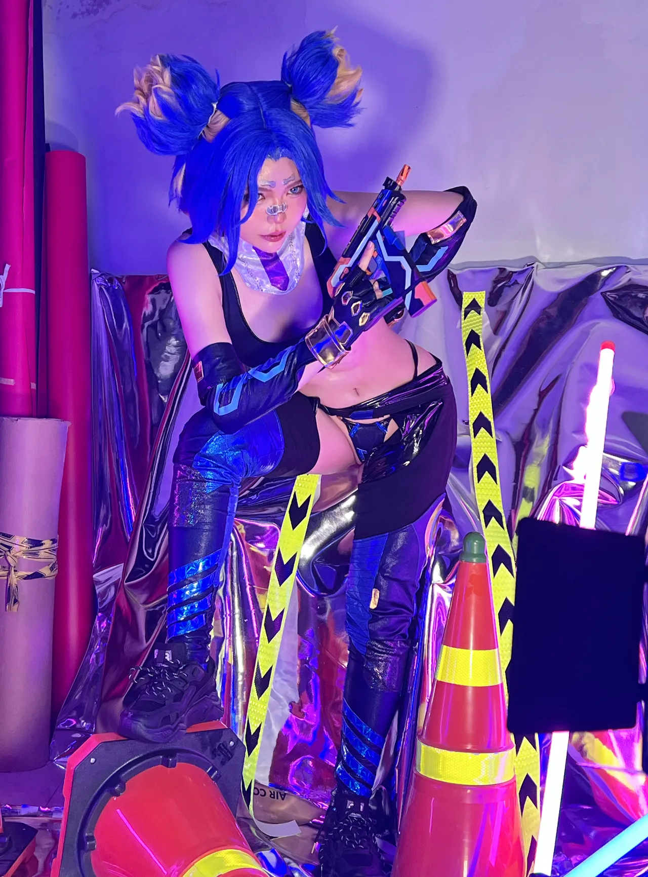 ZinieQ - Neon-erohere36.webp
