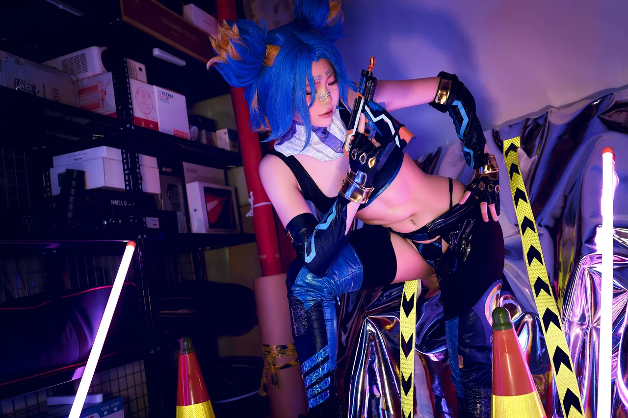 ZinieQ - Neon-erohere5.webp