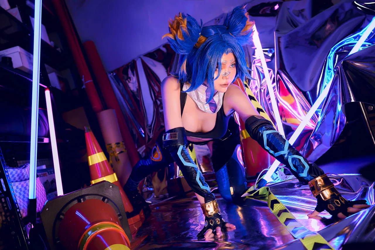ZinieQ - Neon-erohere6.webp