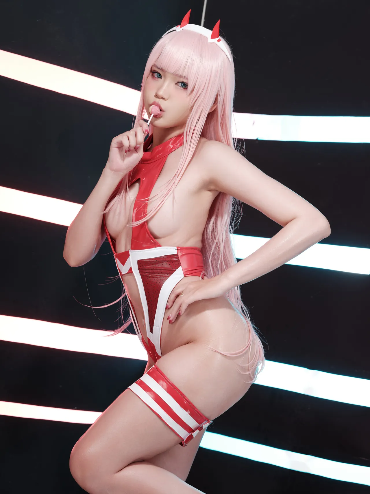 ZinieQ - Zero Two-erohere10.webp