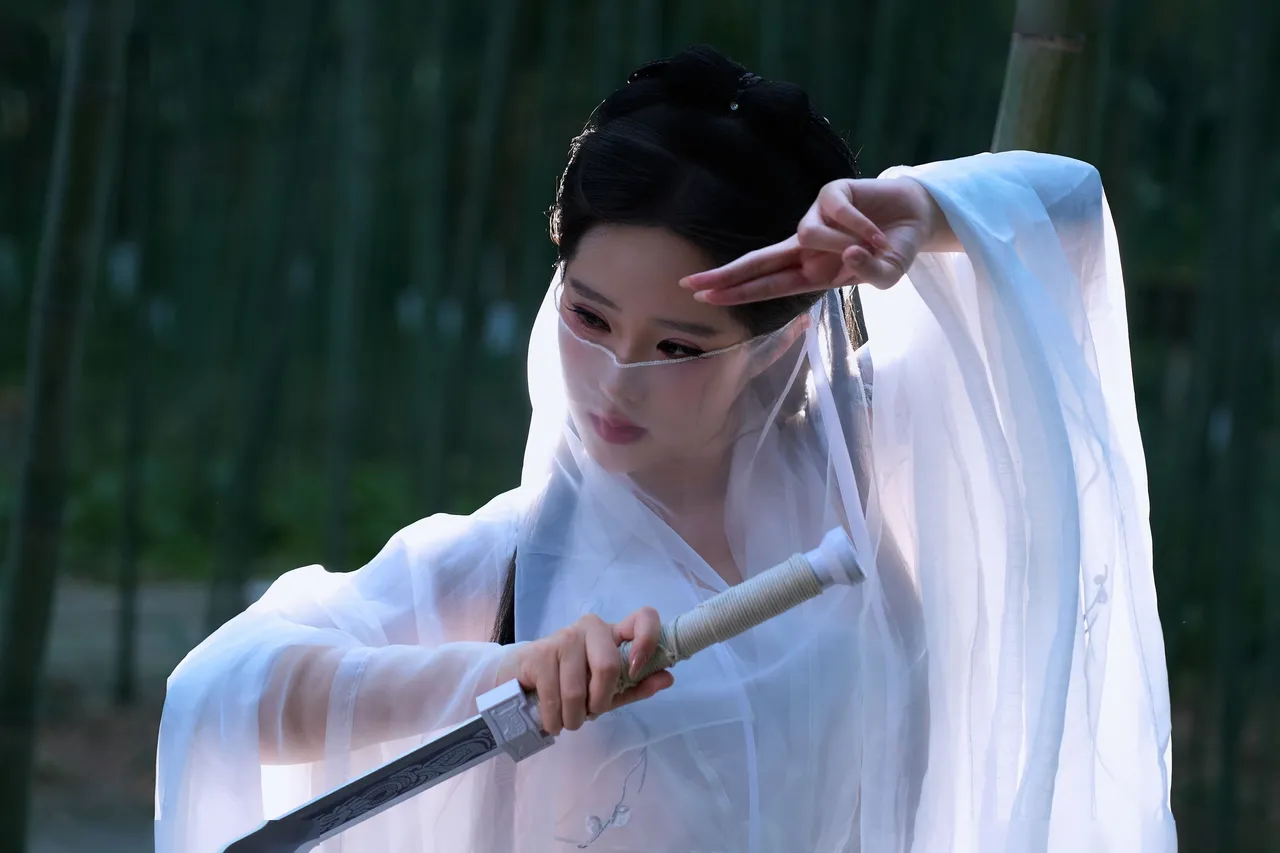 titi cosplay-小龙女-erohere3.webp